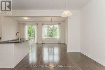 Richmond Hill (Oak Ridges Lake Wilcox) townhouse for rent - A spacious kitchen with white cabinets and a wooden floor.