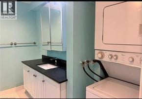 Hamilton condo for rent - A laundry room with a washer and dryer.