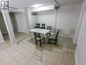 Toronto (Parkwoods-Donalda) duplex for rent - A dining room with a table and chairs.