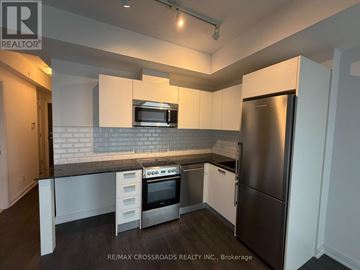 Toronto (Church-Yonge Corridor) condo for rent - A kitchen with a refrigerator, oven, and microwave.