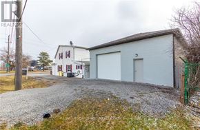 Hamilton (Stoney Creek Industrial) apartment for rent - A gravel driveway leads to a white house with a garage.