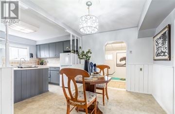 Hamilton (Stoney Creek Industrial) apartment for rent - A modern kitchen with a dining table and chairs.
