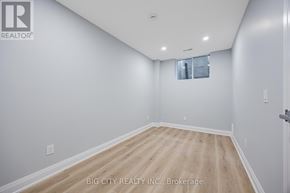 Toronto (Tam O'shanter-Sullivan) apartment for rent - A spacious room with wooden flooring and white walls.