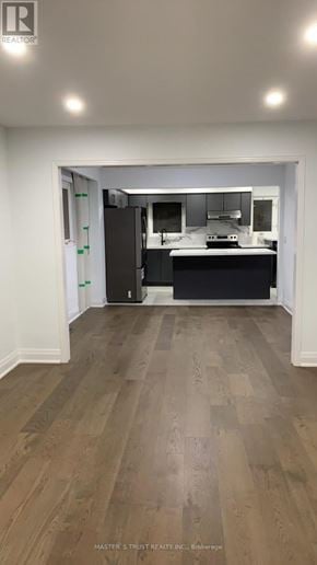 Toronto (Tam O'shanter-Sullivan) apartment for rent - A kitchen with a black countertop and a white wall.