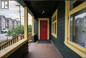 Port Coquitlam apartment for rent - A red door is the centerpiece of this front porch.