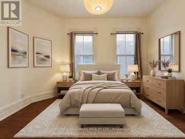 Toronto (Trinity-Bellwoods) townhouse for rent - A bedroom with a large bed, a bench, and two nightstands.