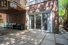Toronto (Bedford Park-Nortown) apartment for rent - A patio area with a brick wall and a basketball hoop.