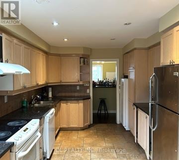 Toronto (Bayview Woods-Steeles) apartment for rent - A kitchen with wooden cabinets and black countertops.