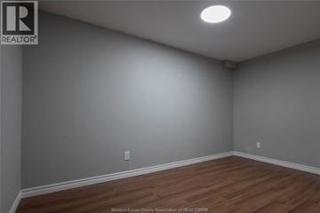 Windsor townhouse for rent - A room with wooden floors and grey walls.