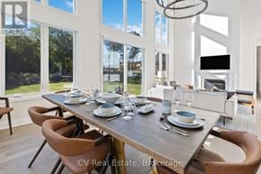 Blue Mountains apartment for rent - A dining room with a large table set for a meal.
