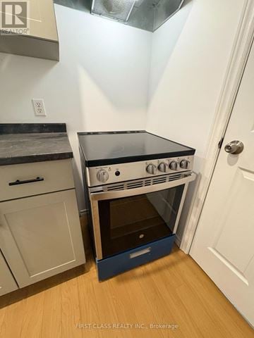 Toronto (Humbermede) townhouse for rent - A small kitchen with a stove and oven built into the cabinetry.