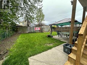Welland (Lincoln/Crowland) multi-family for rent - A backyard with a flag and a patio.