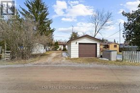 Trent Hills apartment for rent - A residential area with a dirt road and houses.