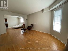 Barrie (Holly) apartment for rent - A room with wooden floors and a bed in it.