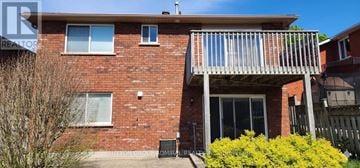 Barrie (Holly) apartment for rent - A red brick house with a balcony and a window.