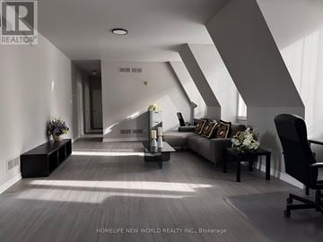 Toronto (Bridle Path-Sunnybrook-York Mills) apartment for rent - A modern living room with a black couch and a wooden floor.