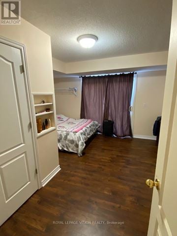 Toronto (Dorset Park) townhouse for rent - A bedroom with a bed and a closet.