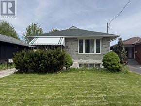 Toronto (Wexford-Maryvale) apartment for rent - A house with a green lawn in front of it.