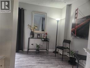 Cambridge townhouse for rent - A room with a desk, chair, and a framed picture of the Golden Gate Bridge.