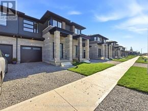 Fort Erie (Crescent Park) townhouse for rent - A row of houses with the number 1221 on the front of the first house.