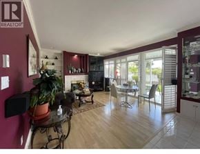 Richmond apartment for rent - A living room with a glass table and chairs.