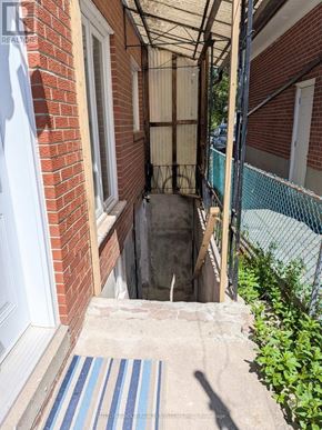 Toronto (Mount Olive-Silverstone-Jamestown) apartment for rent - A small alley with a striped rug on the ground.