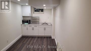 Toronto (Newtonbrook East) apartment for rent - 52 LLOYDMINSTER CRESCENT