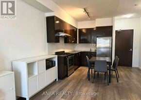 Richmond Hill (Doncrest) condo for rent - A modern kitchen with a dining table and chairs.