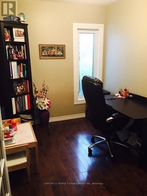 Toronto (Oakwood Village) apartment for rent - A room with a black chair and a desk with a computer on it.