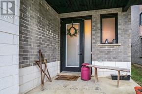 London North (North M) townhouse for rent - A front porch with a wreath on the door.