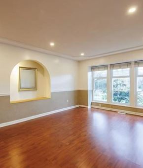 Surrey apartment for rent - A room with wooden floors and a picture frame on the wall.