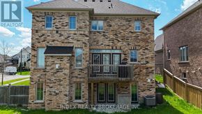 Mono apartment for rent - A stone house with a balcony is for sale.