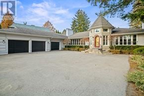 Toronto (Bridle Path-Sunnybrook-York Mills) apartment for rent - A large house with a red door and a garage.