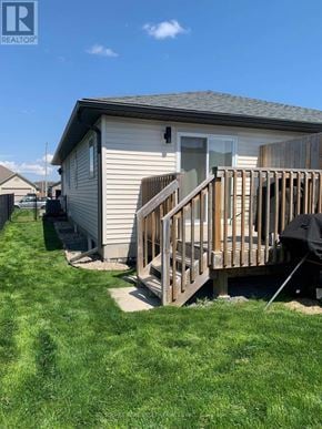 Belleville (Belleville Ward) apartment for rent - A house with a deck and a patio umbrella.