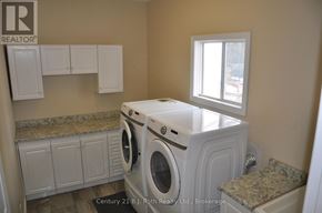 Orillia apartment for rent - A laundry room with a washer and dryer.