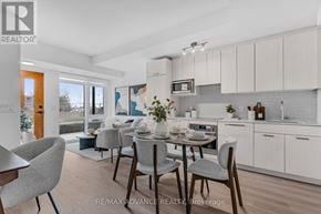 Toronto (Parkwoods-Donalda) townhouse for rent - A modern kitchen with a dining table set for four.