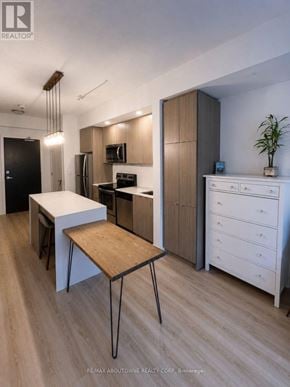 Burlington (Orchard) condo for rent - A modern kitchen with a table and chairs.