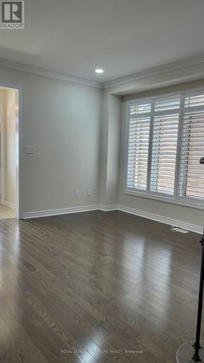 Oakville (Go Glenorchy) apartment for rent - A room with wooden flooring and a window with blinds.