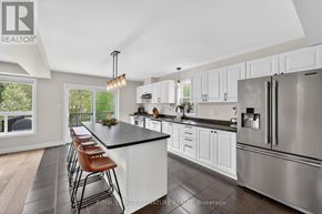 Gravenhurst (Muskoka (S)) apartment for rent - A modern kitchen with a large island and stainless steel appliances.