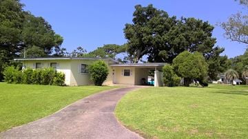 Penascola house for rent - 101 Vanderbilt Rd.