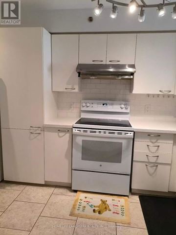 Richmond Hill (Observatory) townhouse for rent - 818 - 75 WELDRICK ROAD E 818