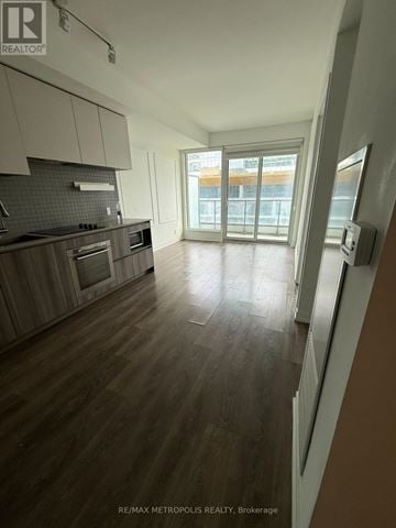 Vaughan (Vaughan Corporate Centre) condo for rent - A spacious kitchen with wooden floors and modern appliances.