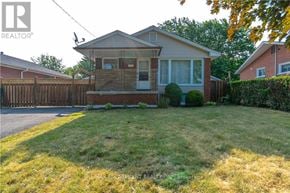 Hamilton (Westcliffe) apartment for rent - A house with a fence and a lawn in front of it.