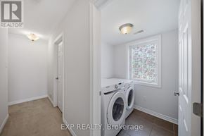 Ottawa townhouse for rent - A laundry room with a washer and dryer.