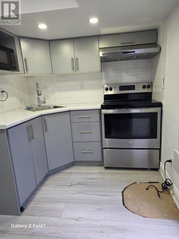 Vaughan (Maple) apartment for rent - A kitchen with a stove top oven and a microwave.