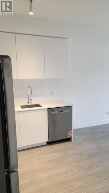 St. Catharines (E. Chester) townhouse for rent - A kitchen with white cabinets and a sink.