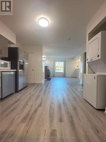 Niagara Falls (Cherrywood) multi-family for rent - A kitchen with a refrigerator, dishwasher, and oven.