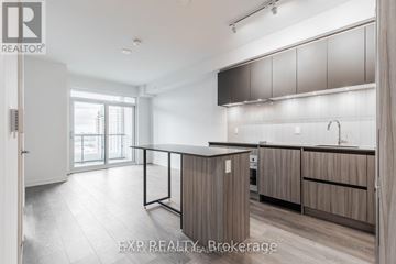Vaughan (Beverley Glen) condo for rent - A modern kitchen with wooden cabinets and a large island.