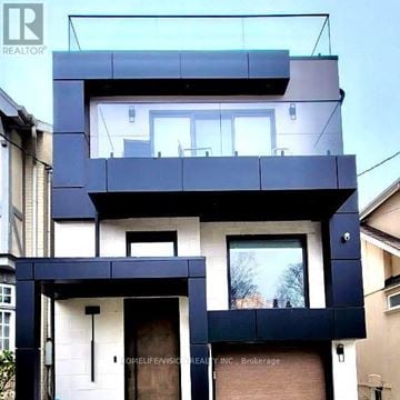 Toronto (Rosedale-Moore Park) apartment for rent - A modern house with a balcony and a window.