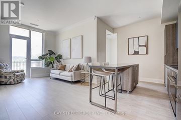 Markham (Unionville) condo for rent - A spacious living room with a dining table and chairs.